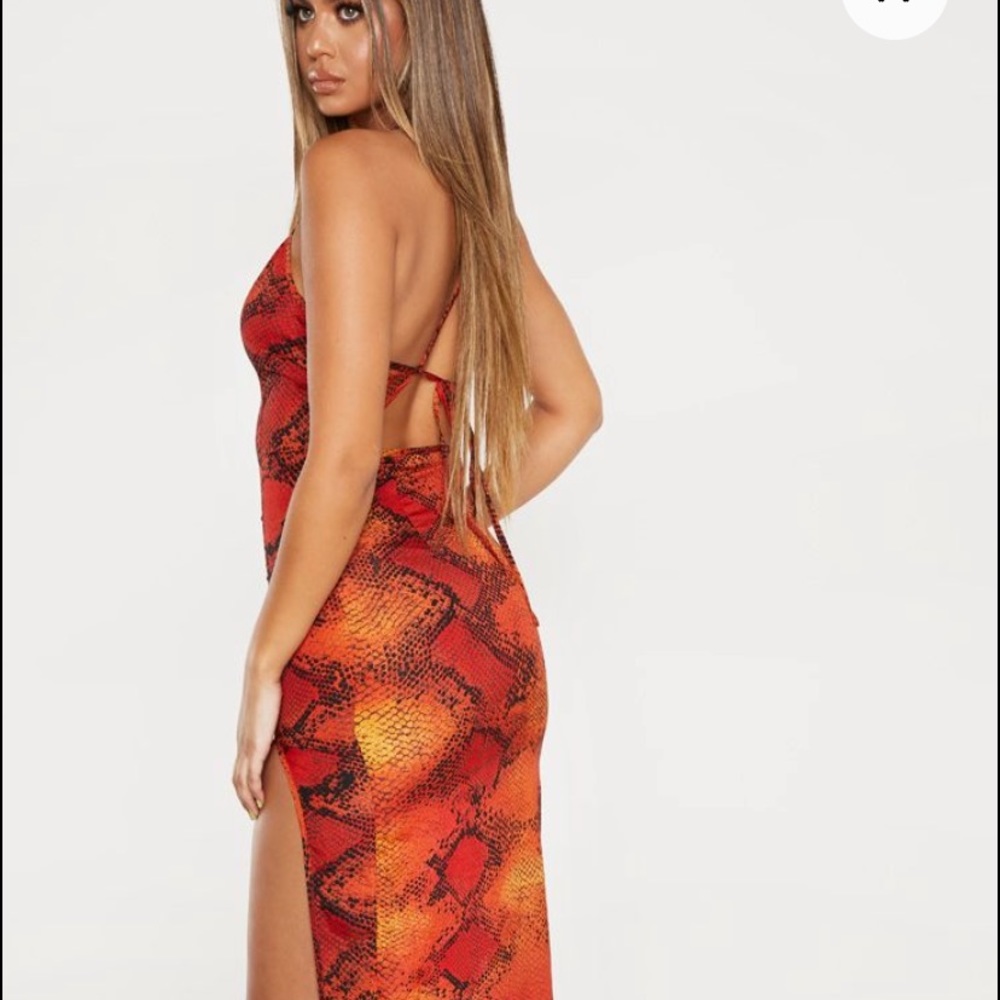 PRETTYLITTLETHING Orange Snakeprint SlitMaxi Dress - Picture 7 of 8